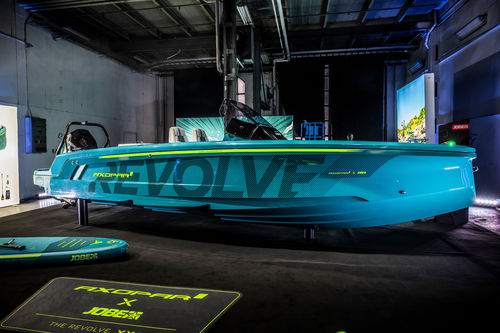 Barco open fueraborda - X Jobe - Axopar Boats Oy - con consola central / 7 personas máx. / con solárium