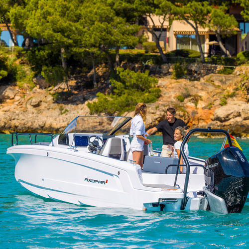 Cabin-cruiser fueraborda - 25 Cross Bow - Axopar Boats Oy - open / con consola central / de pesca