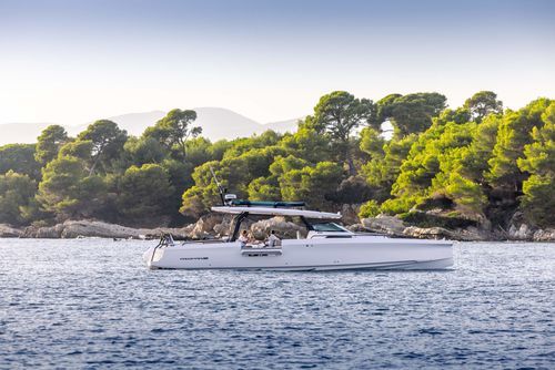 Barco cabinado fueraborda - Axopar 45 Sun Top - Axopar Boats Oy - bimotor / trimotor / soft-top