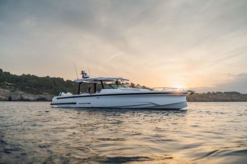 Barco cabinado fueraborda - 38 Sun Top - Axopar Boats Oy - bimotor / soft-top / con camarote