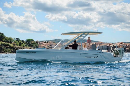 Barco open fueraborda - AX/E 22 - Axopar Boats Oy - eléctrico / escalonado / con consola central