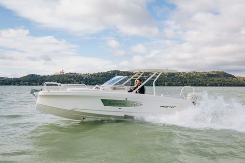 Barco open fueraborda - AX/E 25 - Axopar Boats Oy - eléctrico / con consola central / de alta eficacia