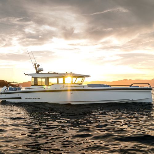 Barco cabinado fueraborda - 37 XC Cross - Axopar Boats Oy - bimotor / con caseta de timón / de pesca deportiva