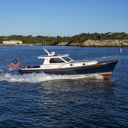 Barco cabinado intraborda - COMMUTER 40 - Reliant Yachts - diésel / bimotor / con hard-top