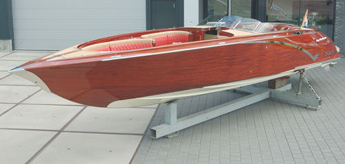 Runabout intraborda - WALTH 1075 - Walth Boats - bow-rider / de madera / clásico