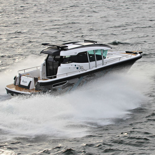 Barco cabinado intraborda - COMMUTER 35 - ARCTIC Boats - diésel / bimotor / con caseta de timón