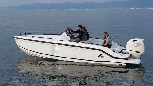 Barco open fueraborda - 7s - Compass Boats - con consola central / 8 personas máx. / con solárium