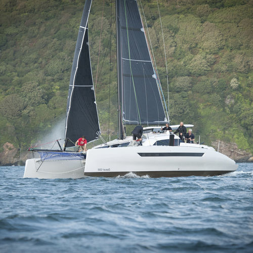 Catamarán - D1295 - Multimarine Manufacturing LTD - de crucero / de regata / con 3 camarotes