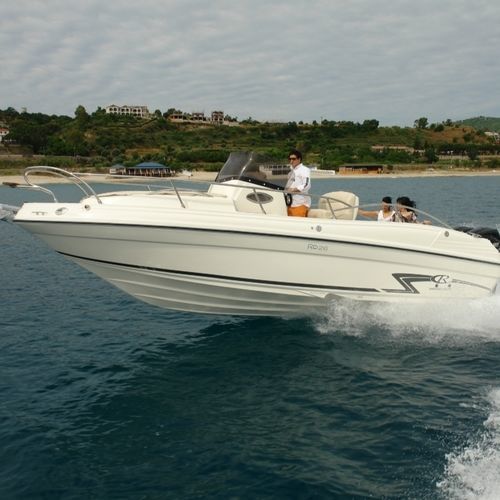 Deck-boat fueraborda - RD 26 - Rancraft Engineering Srl - bimotor / open / con consola central