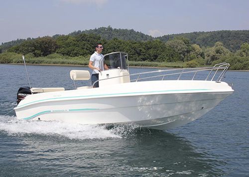 Barco open fueraborda - Winnebago 19 - Ferrario Nautica - 6 personas máx.