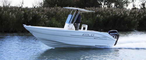 Barco open fueraborda - 600  - Eolo - con consola central / de deporte / de pesca