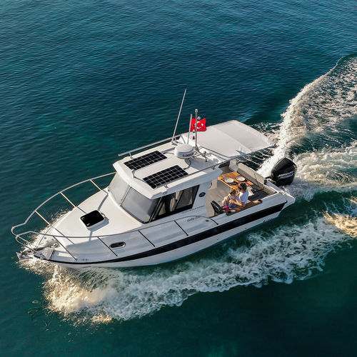Cabin-cruiser intraborda - GOBY 230 - MERCAN YACHTING - con cockpit cerrado / de fibra de vidrio / 6 personas máx.