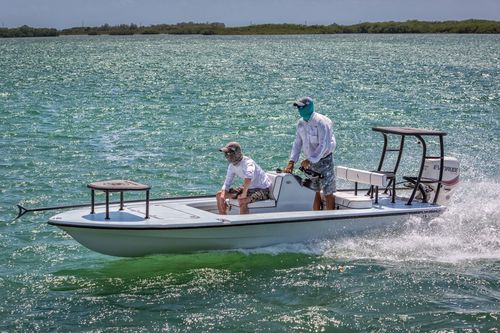 Flat boat fueraborda - Elite - Beavertail Skiffs - con consola central / open / de pesca deportiva