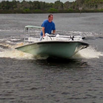 Flat boat fueraborda - Vengeance - Beavertail Skiffs - con consola central / open / de pesca deportiva