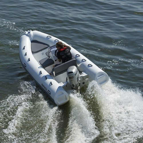 Embarcación neumática fueraborda - FALCON 420 - Brig U.S.A. LLC - semirrígida / con consola lateral / para la pesca