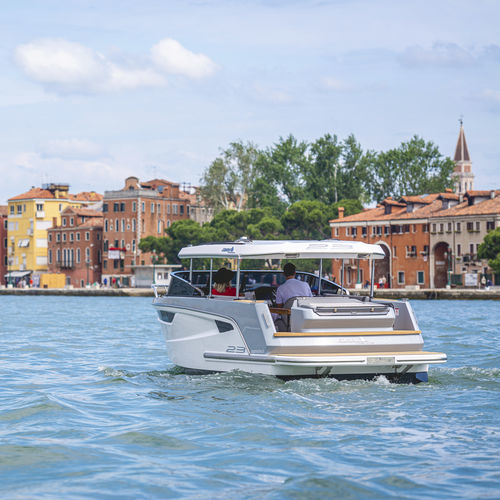 Cabin-cruiser intraborda - 23 EVO  - ALFASTREET YACHTS - eléctrico / de desplazamiento / con hard-top