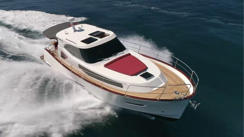 Barco cabinado intraborda - Issa 45 - Monachus Yachts - bimotor / con hard-top / rápido