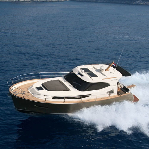 Barco cabinado intraborda - Pharos 43 - Monachus Yachts - bimotor / con hard-top / IPS