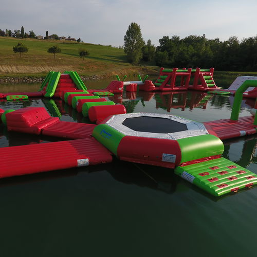 Juego acuático trampolín - AQUAZONE parc aquatique - para centro de ocio / inflable / flotante