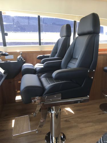 Asiento para barco - SIENA HELM III - M Melfi Designs Pty Ltd - para yate / con reposabrazos / respaldo alto