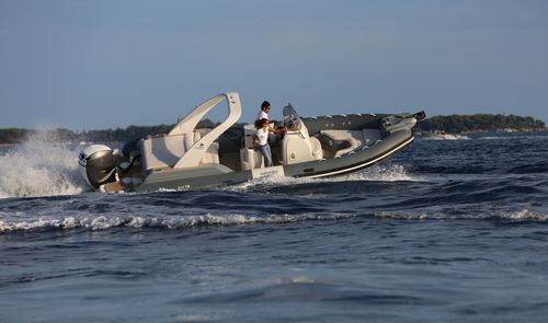 Embarcación neumática fueraborda - W7 - Wimbi Boats Ltd - semirrígida / con consola central / open