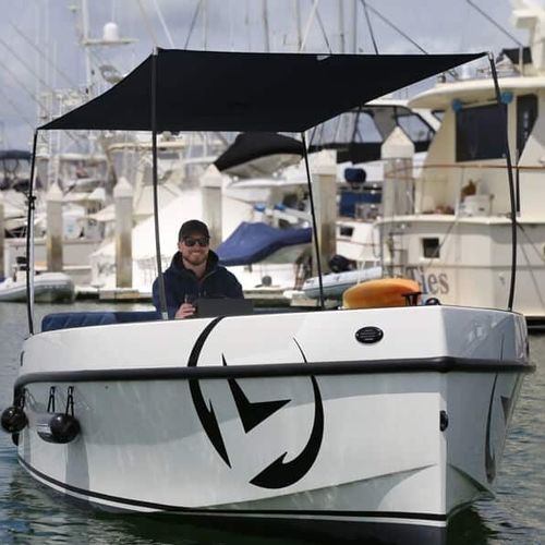 Barco open eléctrico - VOLT 180 - Vision Marine Technologies - fueraborda / con consola central / de recreo