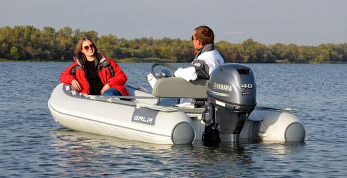 Embarcación neumática fueraborda - Atlantis AQUAHELM - GALA MARINE INTERNATIONAL In - semirrígida / open / con consola lateral