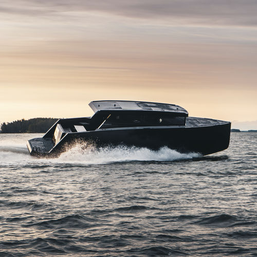 Barco cabinado intraborda - BY40SC - Brizo Yachts - con hard-top / stern-drive / con camarote