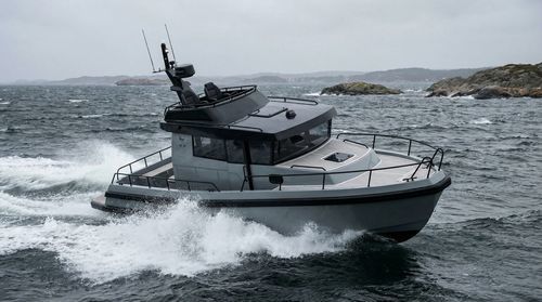 Barco cabinado intraborda - BY30 FLY - Brizo Yachts - fueraborda / gasolina / diésel