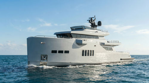 Yate a motor de crucero - BY24M  - Brizo Yachts - offshore / explorer / con fly