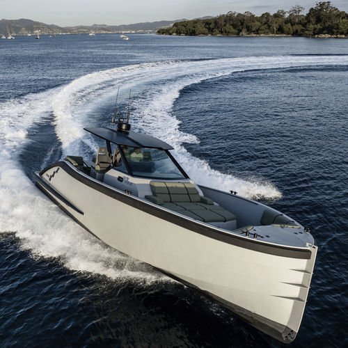 Barco cabinado intraborda - 44 - Lekker Boats - bimotor / open / con consola central
