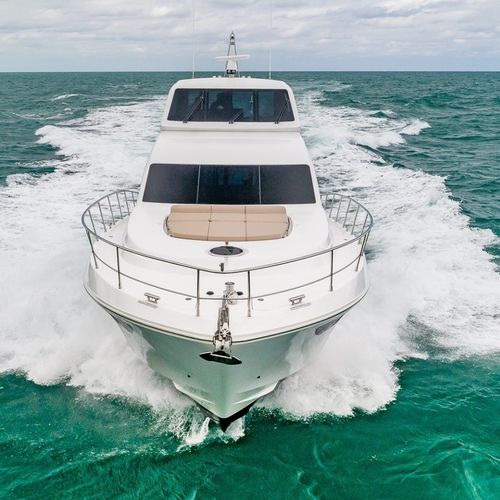 Yate a motor de crucero - 68 - Dyna Craft Ltd. - con fly cerrado / con 4 camarotes / con 6 literas