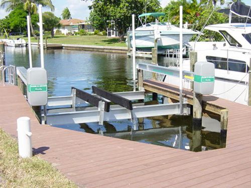 Ascensor de barcos - Alumavator - IMM Quality Boat Lifts, Inc. - para montar sobre pantalán / de aluminio