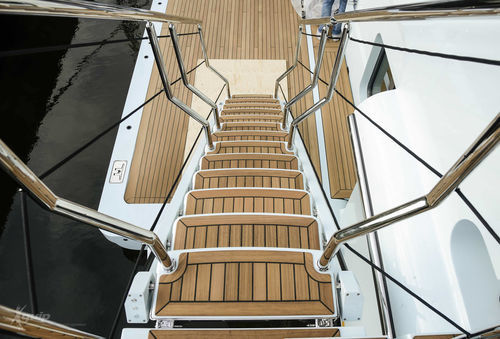 Escalera con autonivelación - Self leveling stairs - X-Quip - para yate / abatible / reglable
