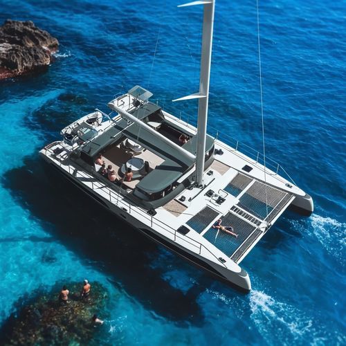 Velero daysailer - SB650 - SEABUS - CATAMARANI MULTIRUOLO - catamarán / de fibra de vidrio / con doble rueda de timón