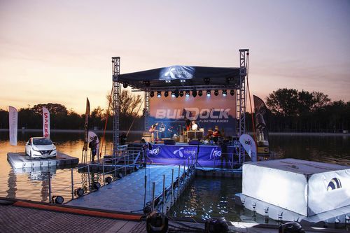 Podio flotante - BulDock Ltd.