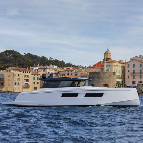 Yate a motor de crucero - Pardo GT65 - Pardo Yachts - con hard-top / con 3 camarotes / con 6 literas