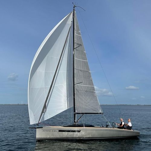 Velero daysailer - S32 Lounge - DOMANI YACHTS - con 1 camarote / con 3 literas / de fibra de vidrio