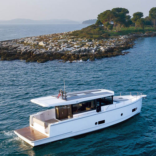 Barco cabinado intraborda - 44 coupe - Seafaring Yachts - bimotor / con hard-top / de crucero