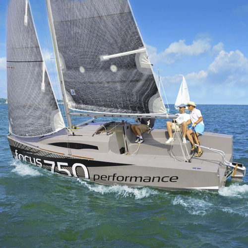 Velero de regata y crucero - FOCUS 750 - Sobusiak Yacht Yard Mariusz Sobusiak - con 3 camarotes / con 4 literas / con quilla retráctil