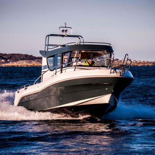 Cabin-cruiser intraborda - Adventure 900 - Atlantic Marine - casco de planeo / con caseta de timón / de pesca