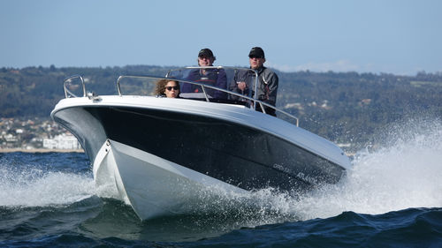 Day-cruiser fueraborda - 530 - Atlantic Marine - casco de planeo / open / de deporte