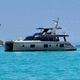 yate a motor catamarán / de crucero / de chárter / con fly