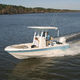 bay boat fueraborda / con consola central / open / de pesca deportiva