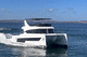 yate a motor catamarán / de crucero / con fly / con 3 camarotes