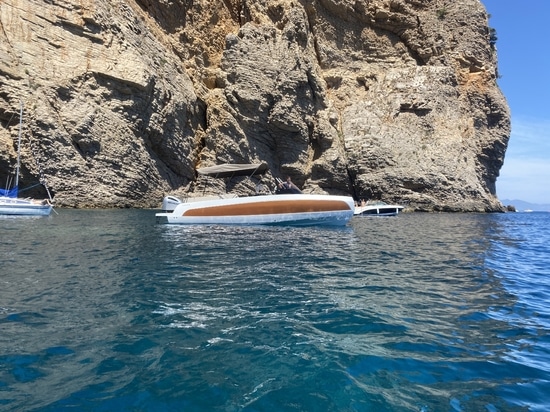 ZEPHYR800 con Bimini para resguardarnos del sol