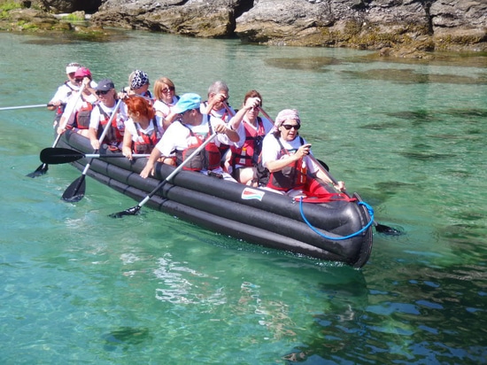 ADVENTURE TEAM: La canoa hinchable para 10 personas