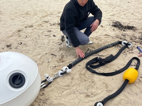 Ya tenemos nuestros amarres en la playa de Pérello