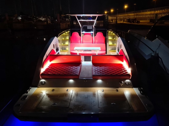 AUREA 30 CABINA - CATAMARAN A MOTOR