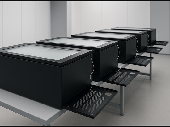 Apertura superior del frigorífico a medida - Puerta transparente